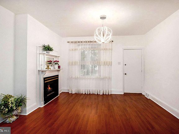 2nd image of 4558 Unruh Ave