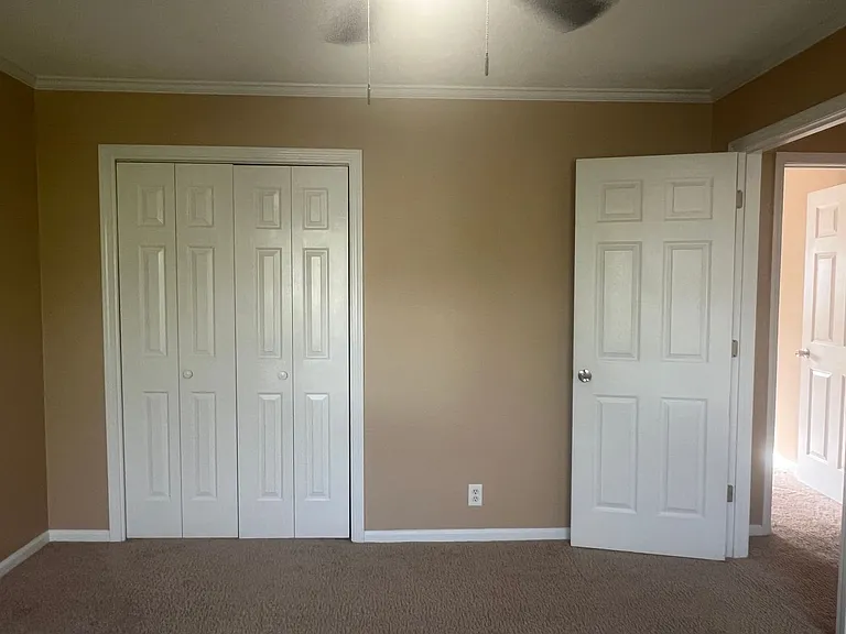 137 N Springs Ct — Photo 17