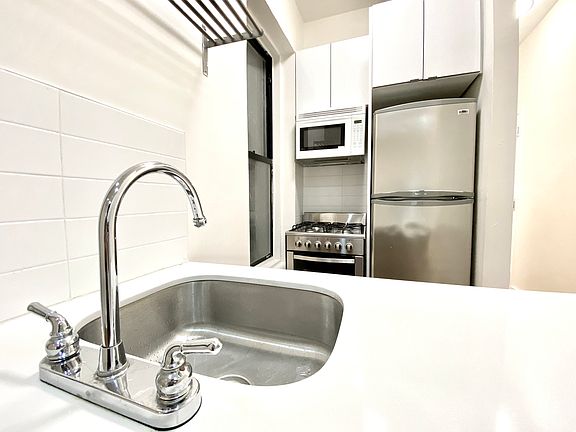 5th image of 934 Amsterdam Ave #2