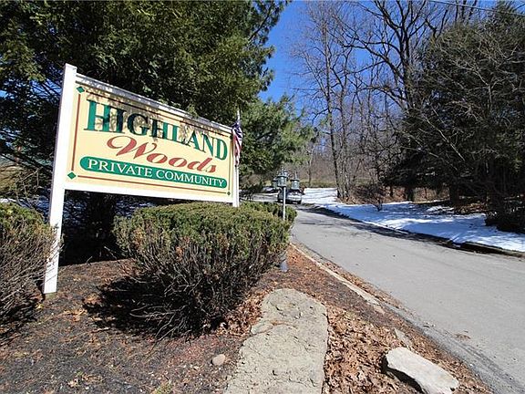3rd image of 122 Rivermont Ct