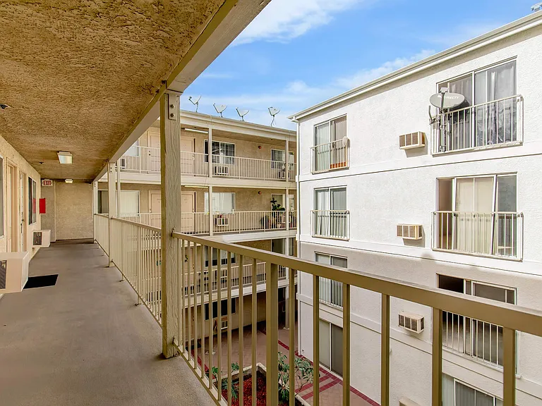 Bella Vista — Photo 16