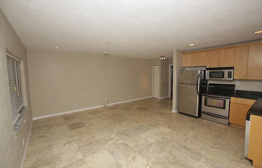 1st image of 728 NE 13th Ct APT 6