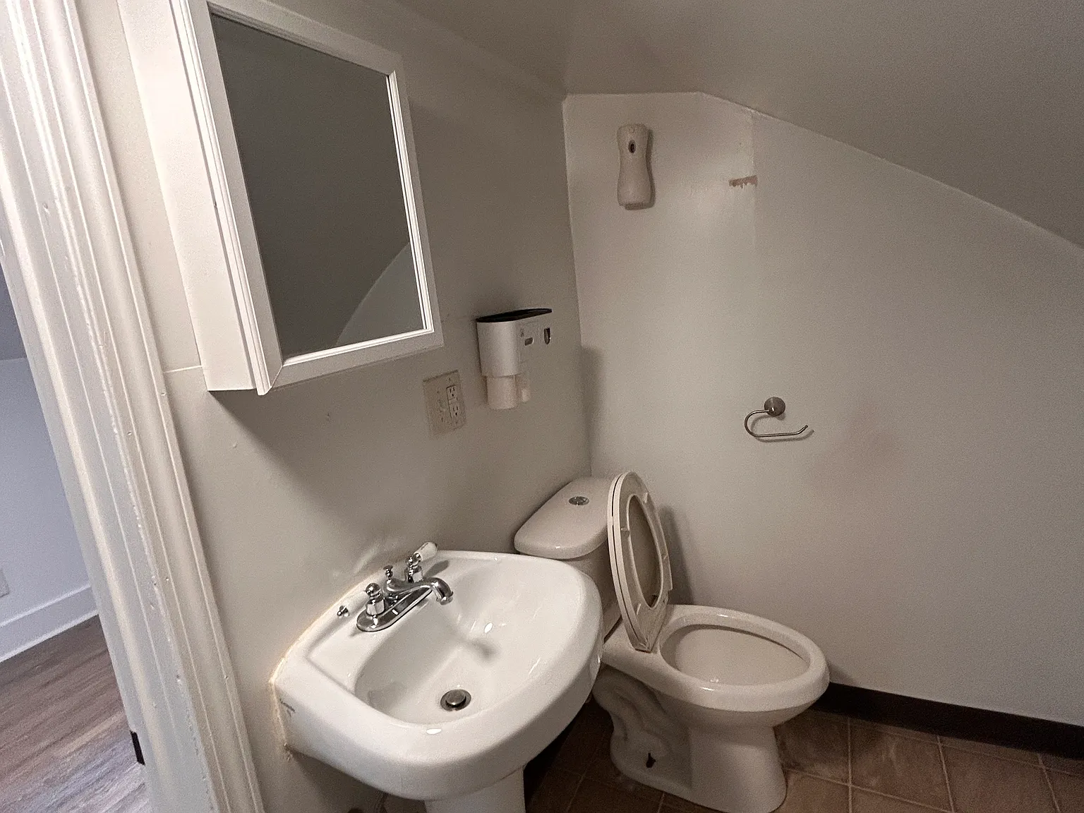 1 bed, 400 sqft, $1,250 — Photo 4