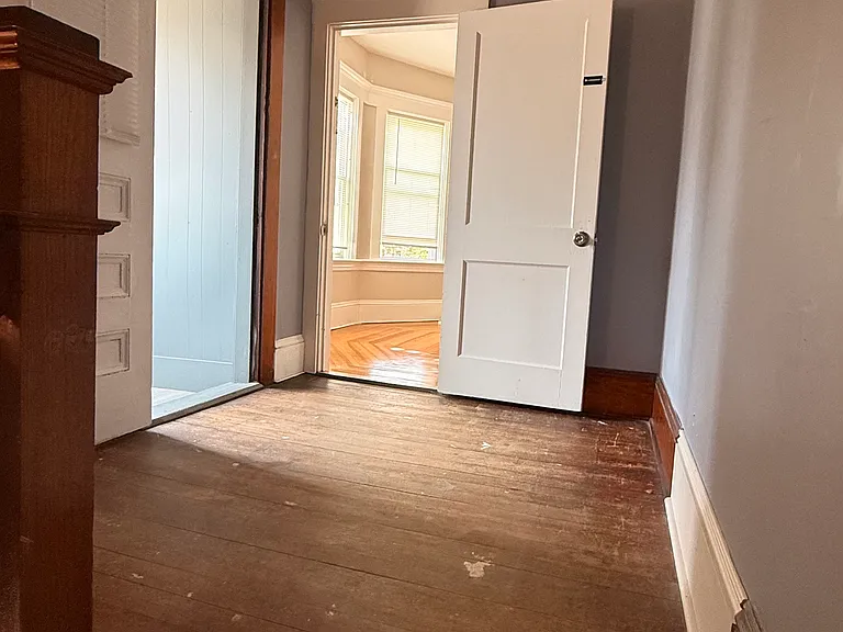 27-29 Emma St #2 — Photo 10