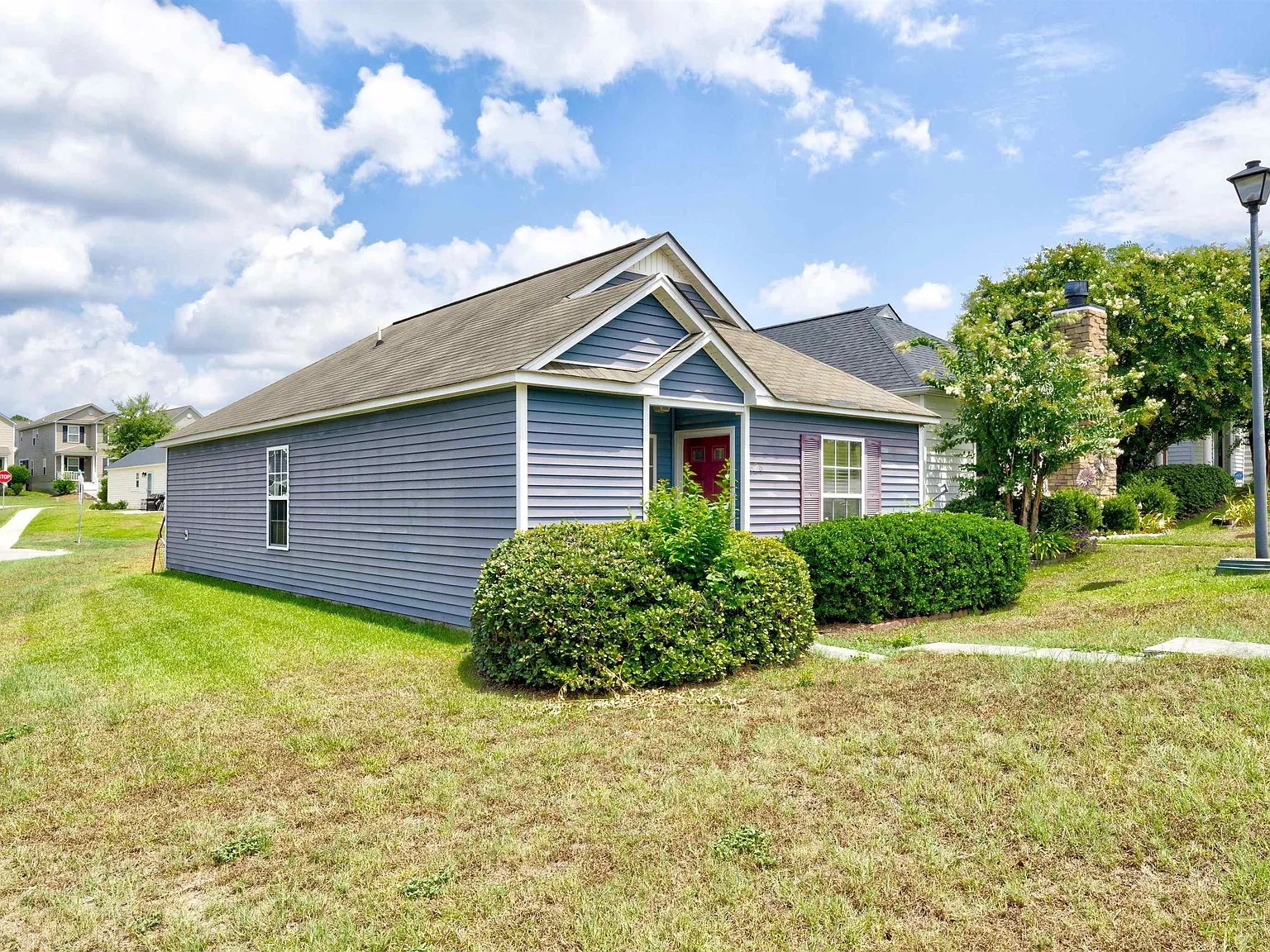 3 bed, 879 sqft, $1,400 — Photo 3