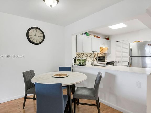 5th image of 8020 Colony Cir N APT 304