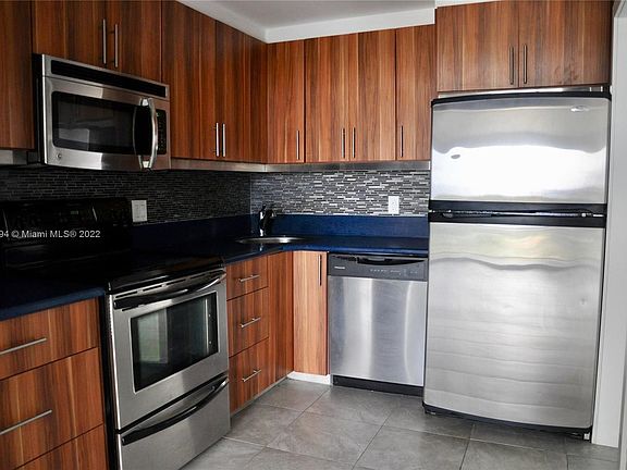 3rd image of 13499 Biscayne Blvd APT 1011