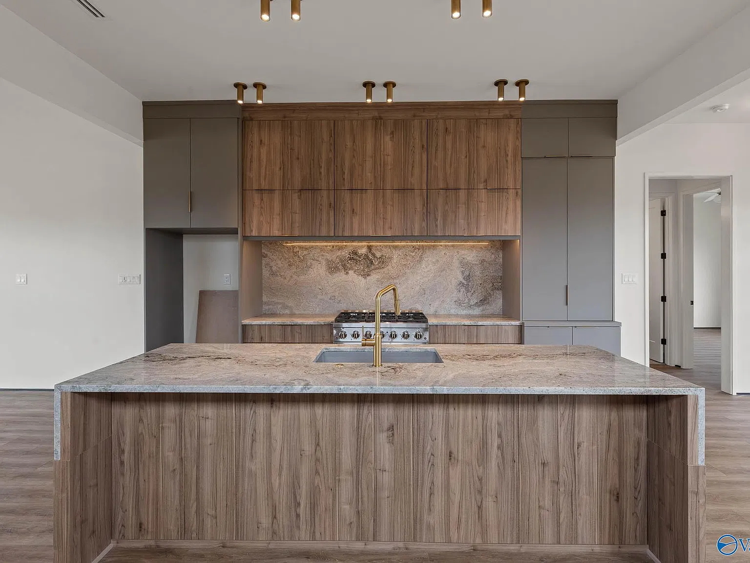3 bed, 2.0 bath, 1600 sqft, $2,200 — Photo 4