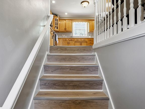 5th image of 1756 Lancaster Rd