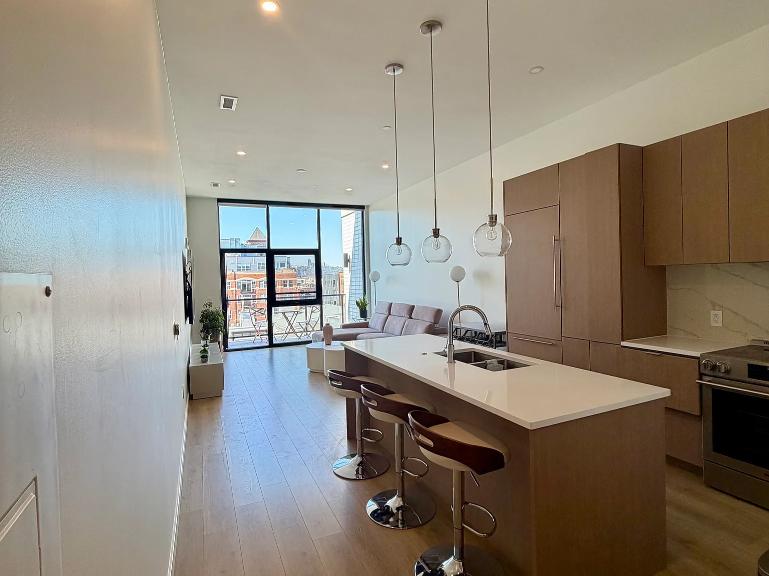 2 bed, 1300 sqft, $3,750 — Photo 2