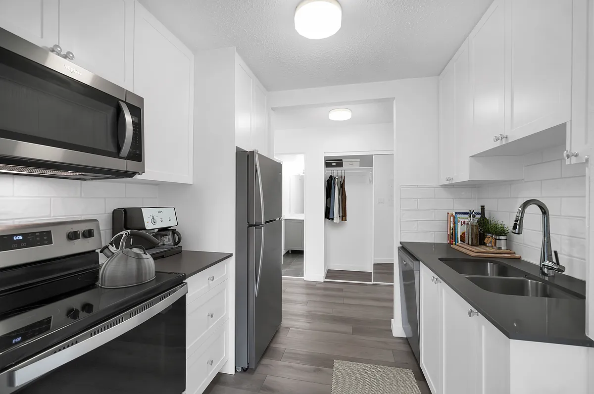 4026 Quadra Apartments — Photo 4