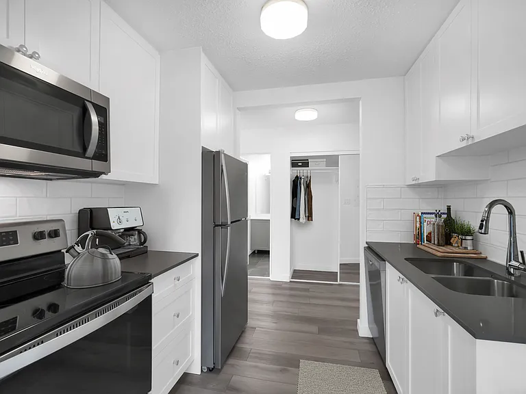1010 McKenzie Ave #203 — Photo 5
