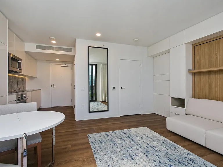 987 Queen St #2516 — Photo 4