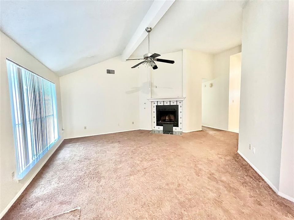1st image of 413 Indian Meadow Dr