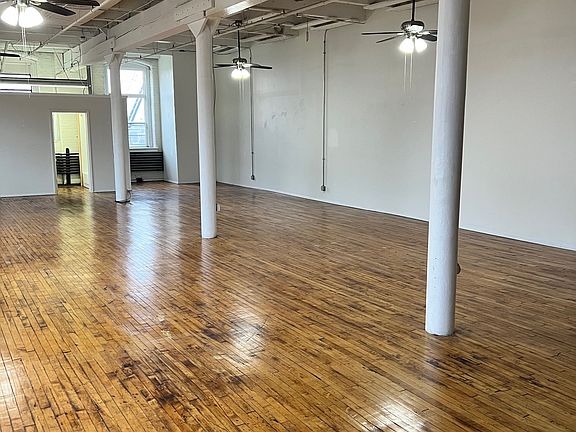 3rd image of 1403 Central Pkwy APT 204