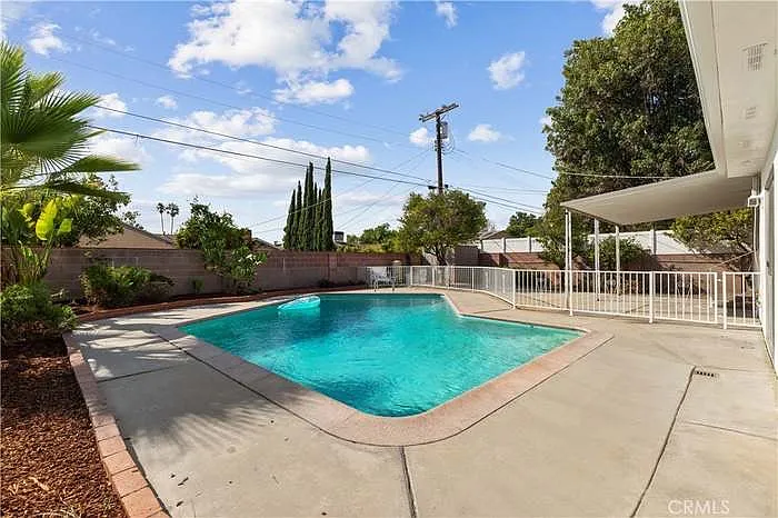 10025 Burnet Ave — Photo 24