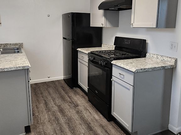 3rd image of 712 Sunny Ln