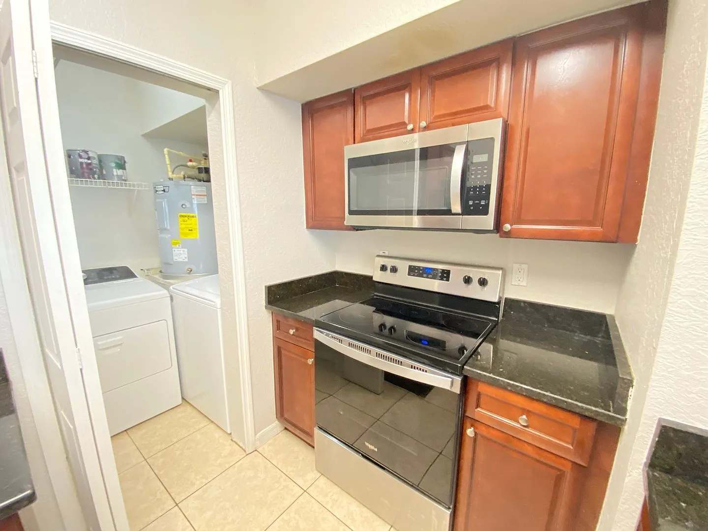 2 bed, 2.0 bath, 1063 sqft, $1,645 — Photo 4