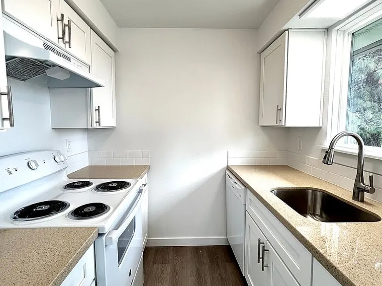 Greenwood Apartments — Photo 19