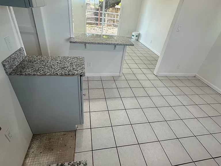9695 E Tulare Ave — Photo 7