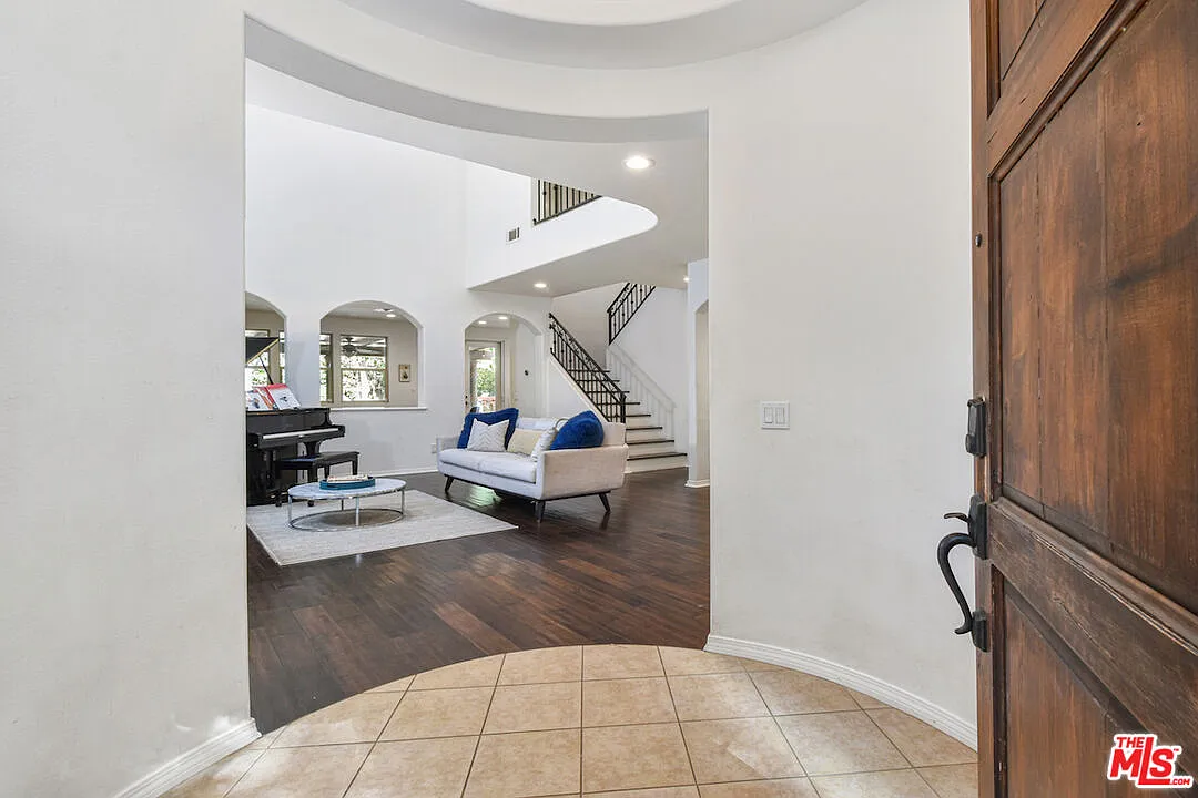 5 bed, 4.0 bath, 3289 sqft, $11,000 — Photo 3