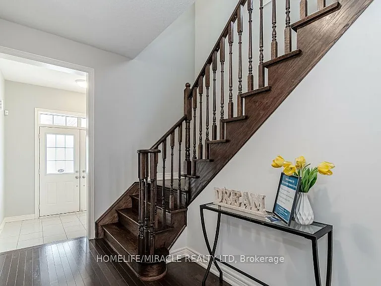 9 Humberstone Cres — Photo 12