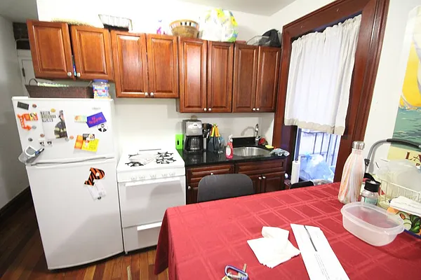 Rented by Dynamik Realty | media 7