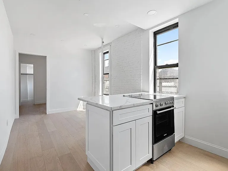 335 E 13th St #11 — Photo 2