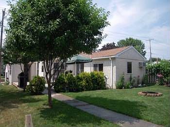 1st image of 924 6th Ave S
