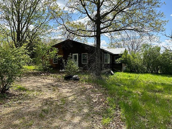3rd image of 17585 Edgewood Dr