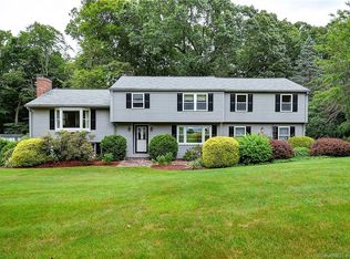 49 Surrey Ln, Glastonbury, CT 06033