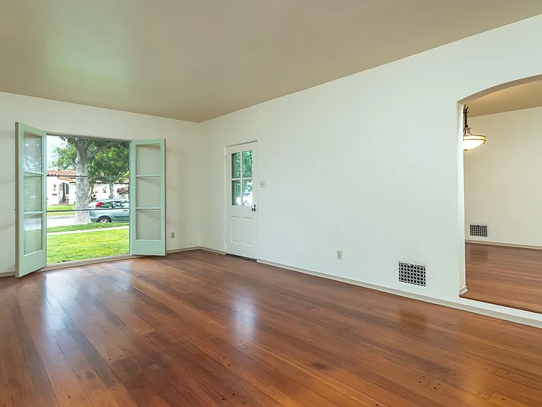 908 Burchett St — Photo 11