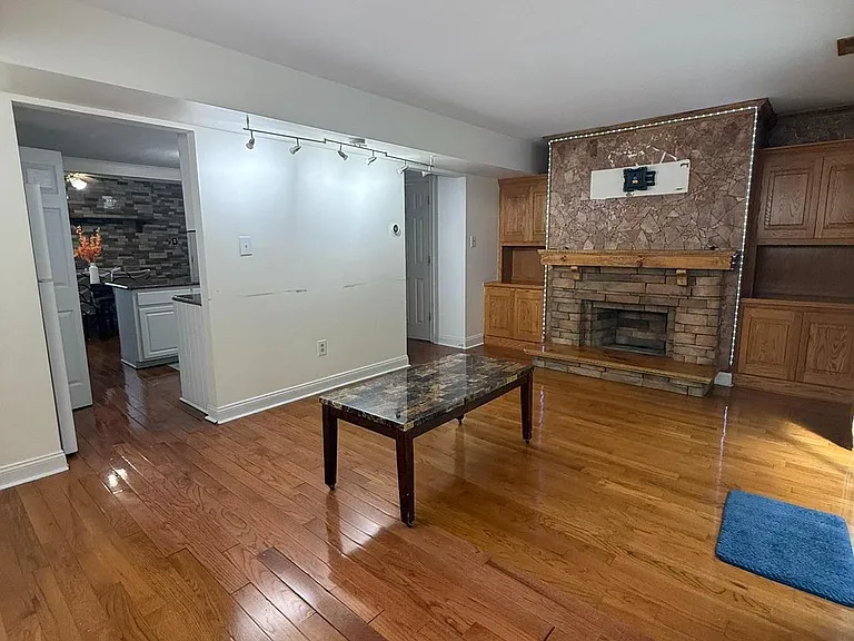 1080 Pendleton Ct — Photo 16