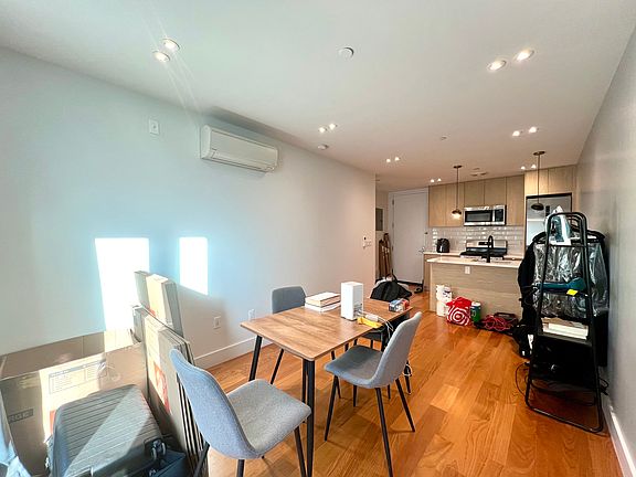 4th image of 731 E 32nd St #7