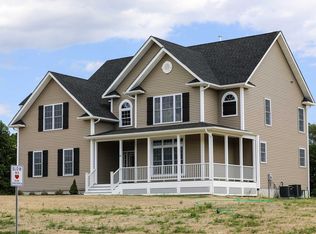 10 Shalimar Dr, New Windsor, NY 12553