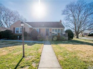 2928 Ruth Rd, Wantagh, NY 11793