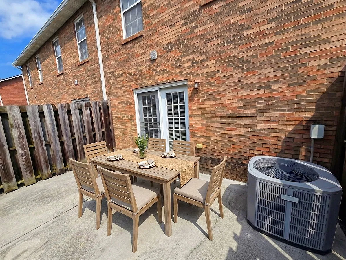 2 bed, 2.5 bath, 1296 sqft, $1,650 — Photo 4