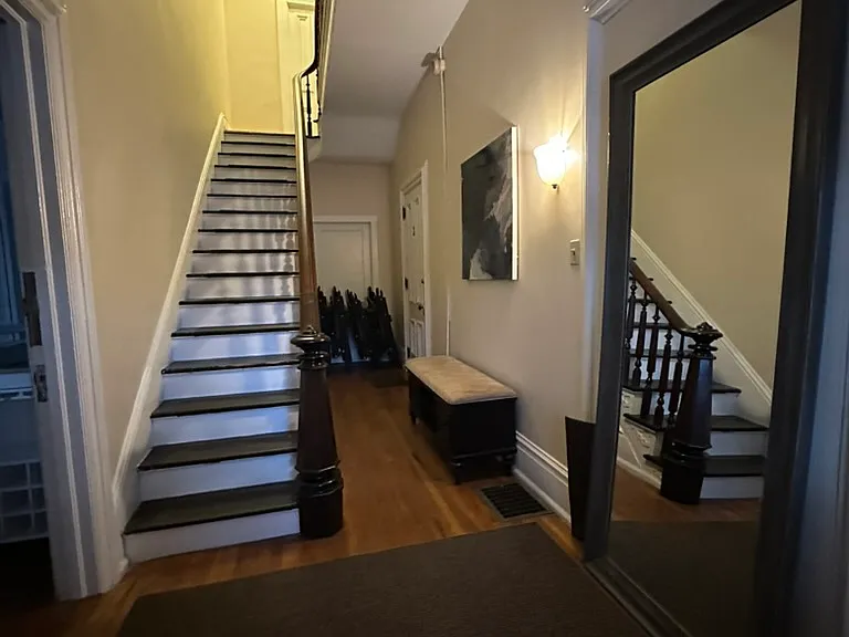 922 W 3rd St — Photo 15