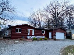 420 Hemlock Dr, Petersburg, IL 62675