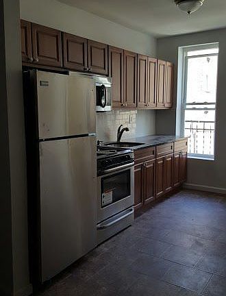 4th image of 889 4th Ave APT 3L