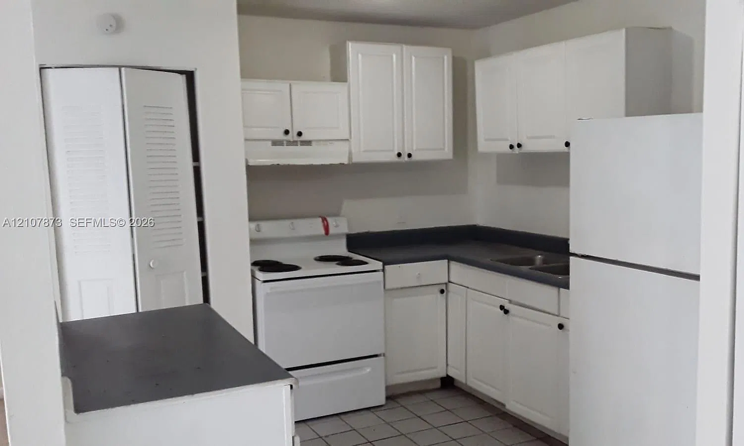 Inverness Village 3 Condo — Photo 4
