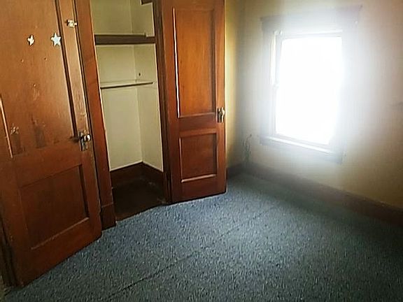 2nd image of 422 Oxford Ave