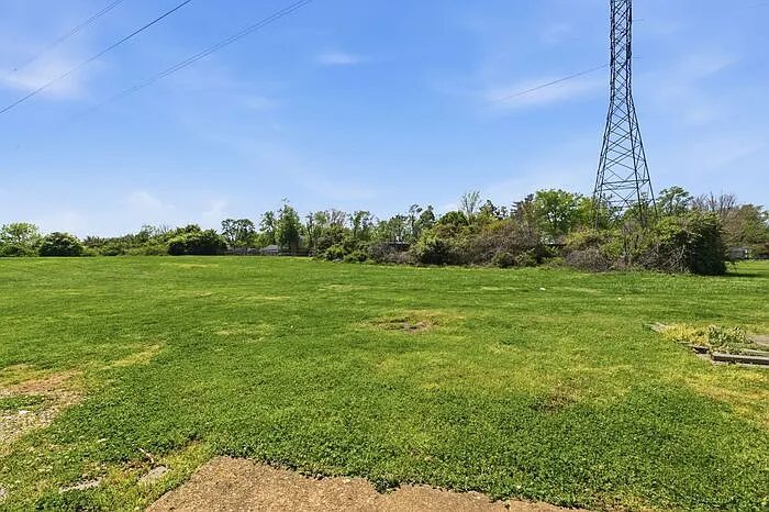 741 McPherson Dr — Photo 20