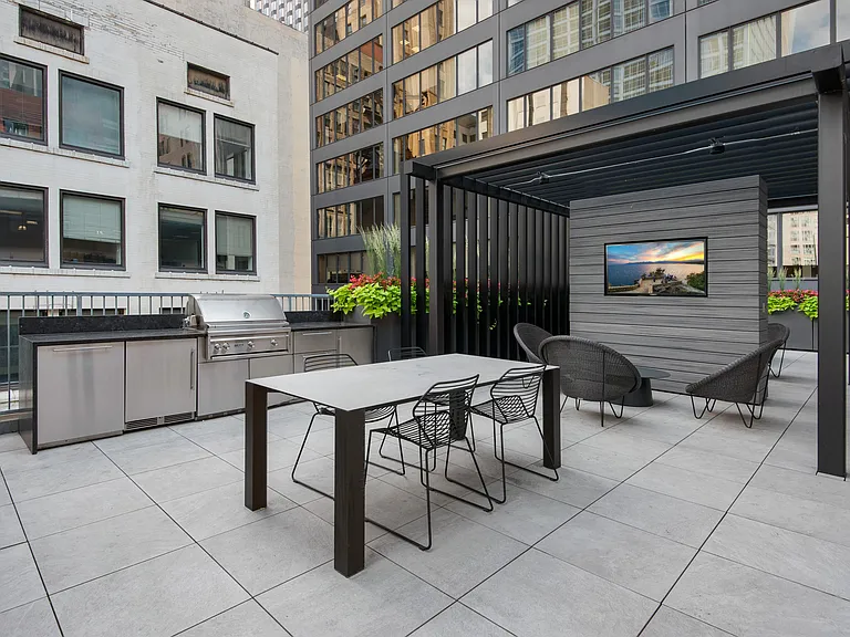 Millennium on LaSalle — Photo 23