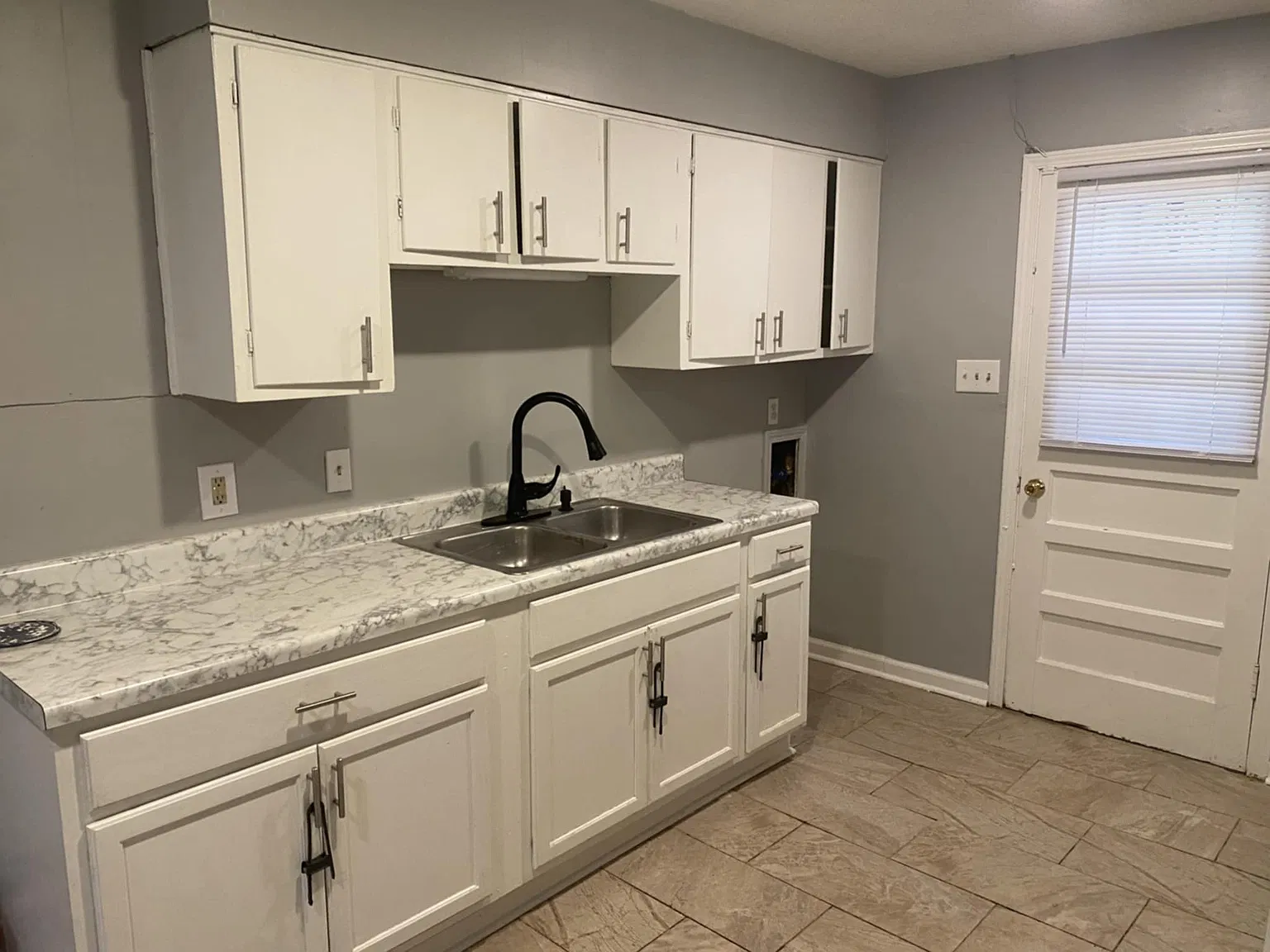 3064 Cromwell Avenue — Photo 3