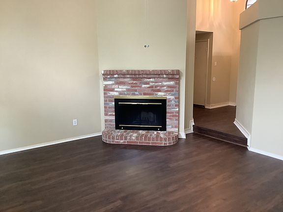 4th image of 918 Clover Hill Ln
