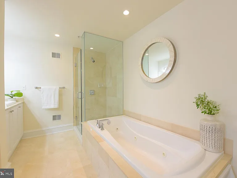 720 Potomac St — Photo 22