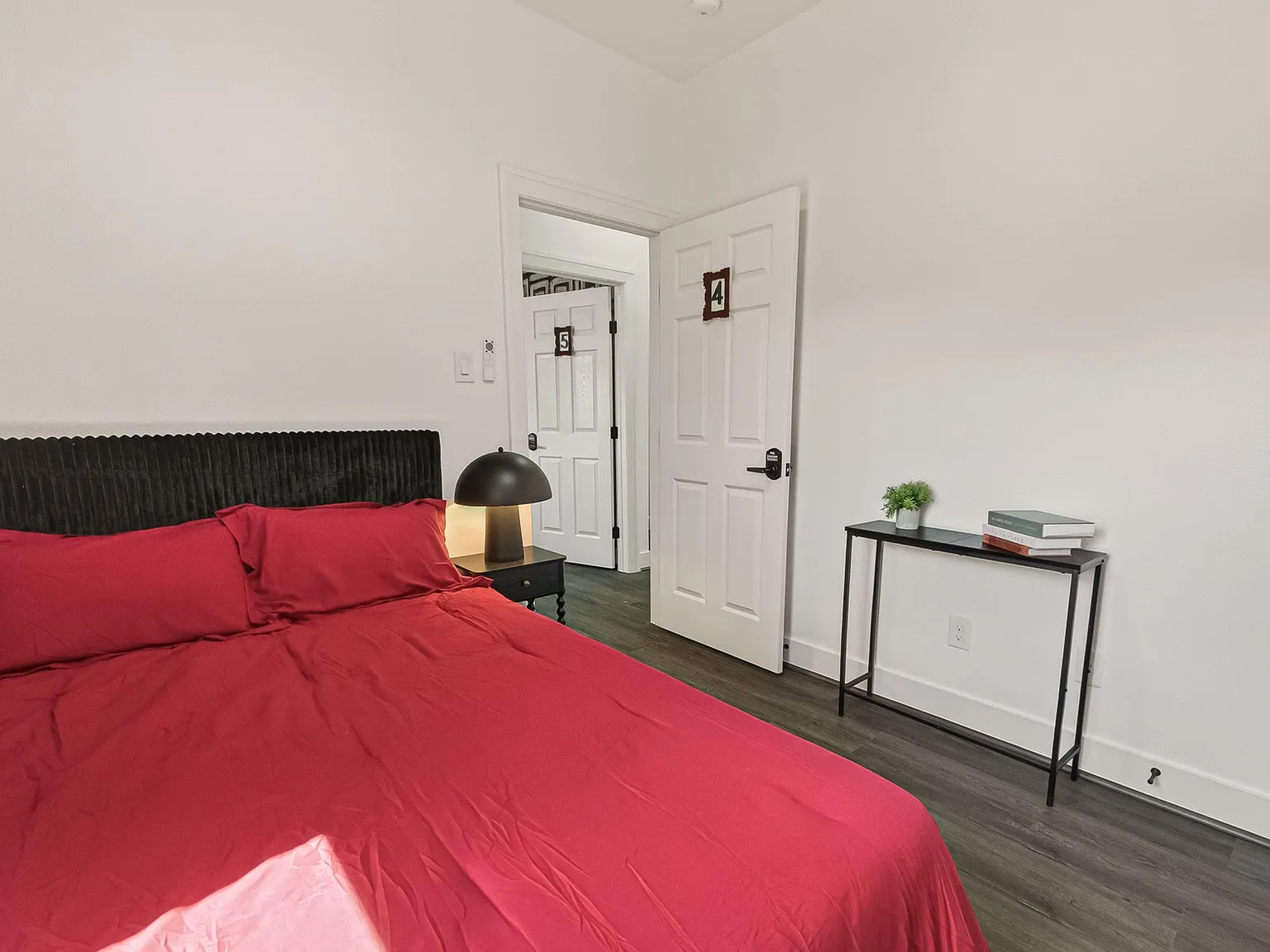 4 bed, 10.0 bath, 2414 sqft, $1,048 — Photo 1