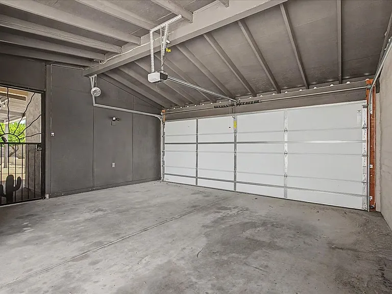 5277 N Tigua Dr — Photo 4