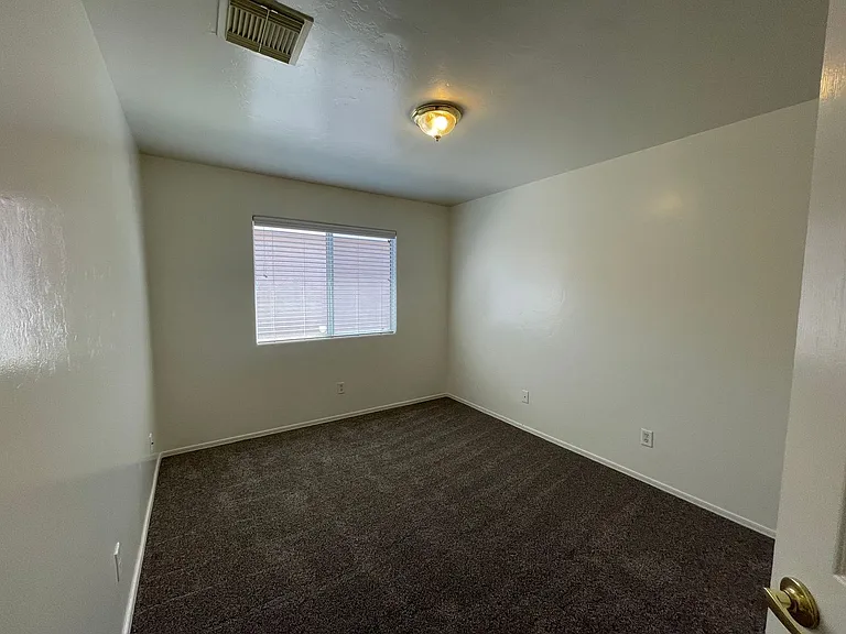 114 E Medina Rd — Photo 8